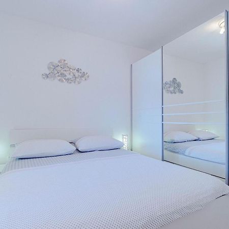 Apartments By The Sea Cove Zaglav, Korcula - 12208 Prizba Eksteriør billede